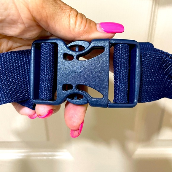 Vintage Walt Disney World 2007 blue fanny pack. P.B.1 - Picture 6 of 6